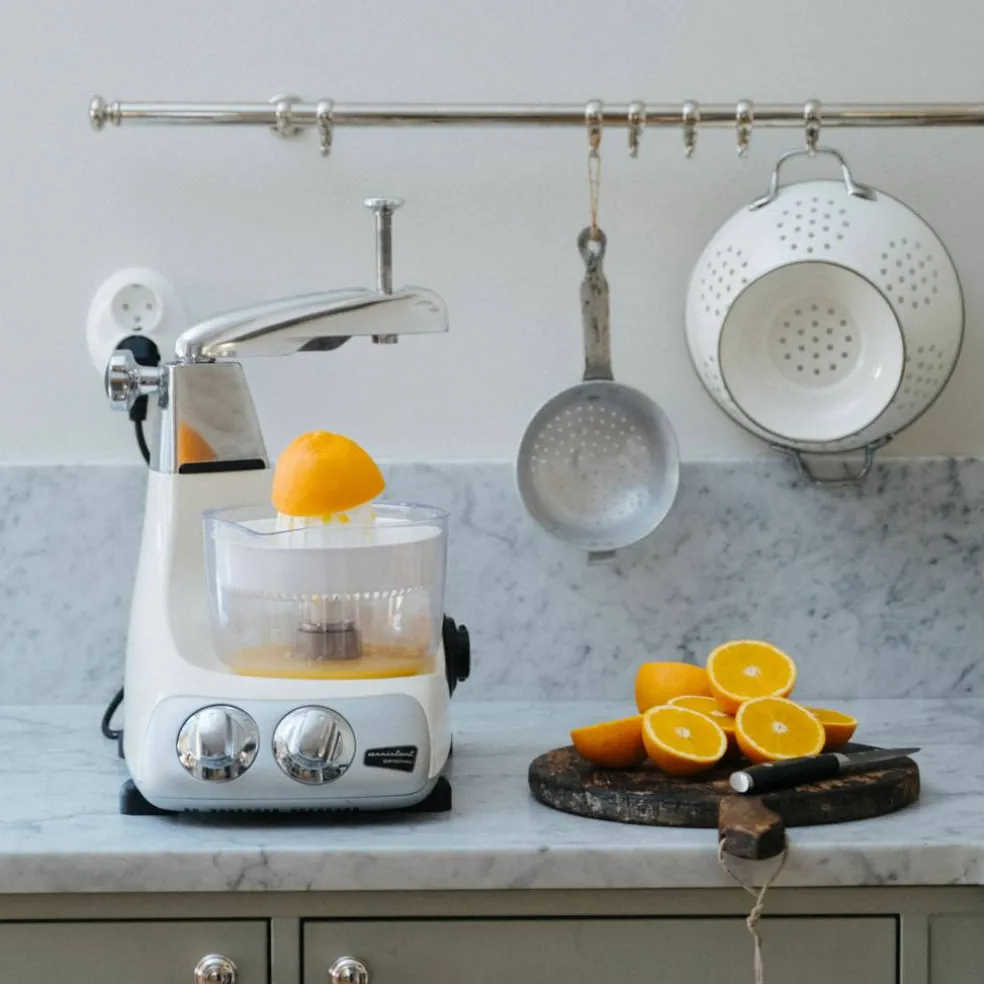 Assistent AKM6230 + mixerkanna & citruspress, black diamond