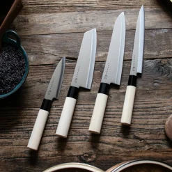 Balsabox med 4 knivar