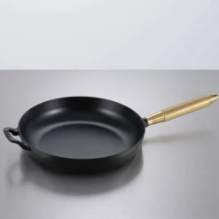Buster+Punch stekpanna rund 28 cm, mässinghandtag