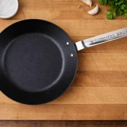 Carbon kolstålspanna 28 cm