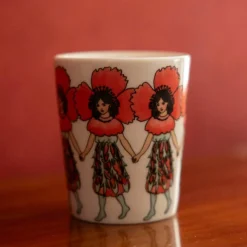 Elsa Beskow mugg med handtag 28 cl, Mrs Broad Bean