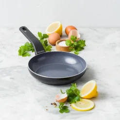 Essence stekpanna 24 cm, svart