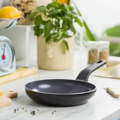Essence stekpanna 24 cm, svart