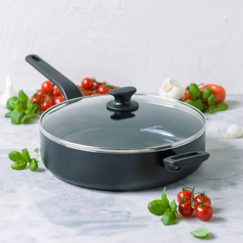 Essence stekpanna med lock 24 cm, svart
