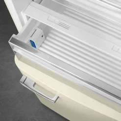 FAB38RRD6 högerhängd kyl/frys 70 cm, röd