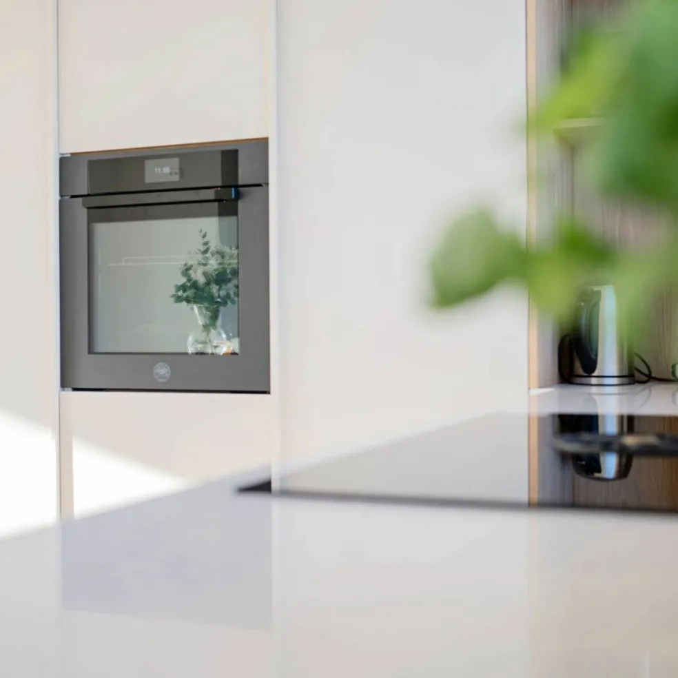 FMOD6117PTG3 Modern inbyggnadsugn med pyrolys 80 liter, guld