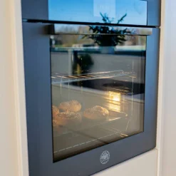 FMOD6117PTG3 Modern inbyggnadsugn med pyrolys 80 liter, guld