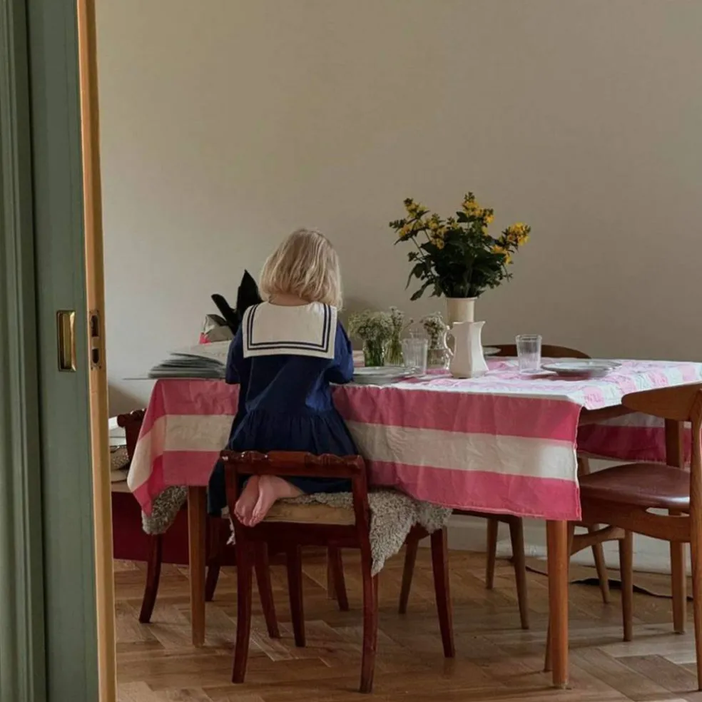 Gaia bordsduk 330x145 cm, rosa/vit