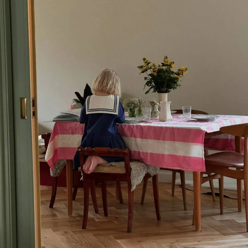 Gaia bordsduk 330x145 cm, rosa/vit