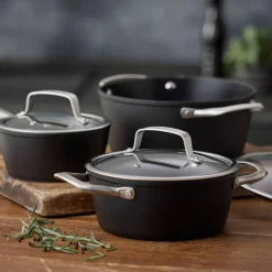 Gryta med glaslock 2,1 liter 20 cm, svart aluminium