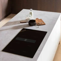 Induktionshäll med integrerad fläkt 83 cm, 4 zoner