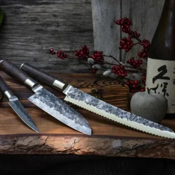 Knivset 3 delar (brödsåg, petty, santoku)