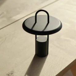 LED-lampa, svart