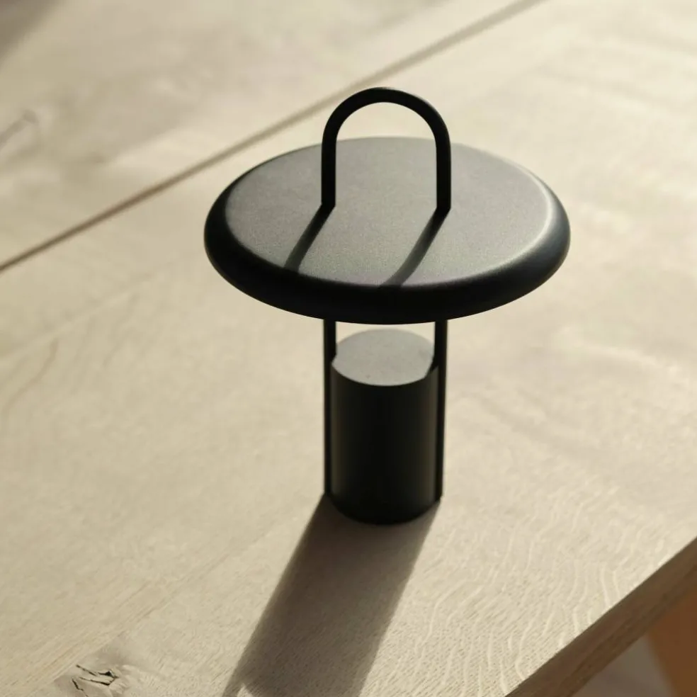LED-lampa, svart