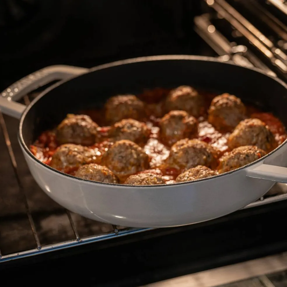 Låg gryta med lock 28 cm/5 liter, cherry