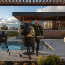 Maxi Gen 2 kamadogrill med Grillmästarens rotisserie, svart
