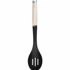 Perforerad slev, almond cream
