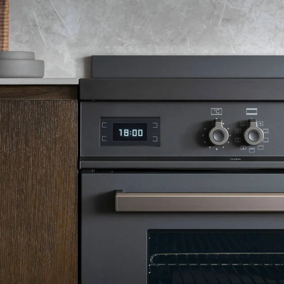 PRO95I1ECAT Professional induktionsspis med singelugn 90 cm, matt svart
