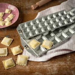 Ravioliform för 24 kvadratiska ravioli