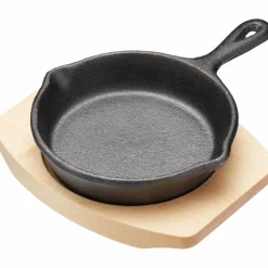 Serverings Gjutjärnspanna med Träunderlägg