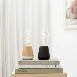 The Humble One bordslampa, black wood