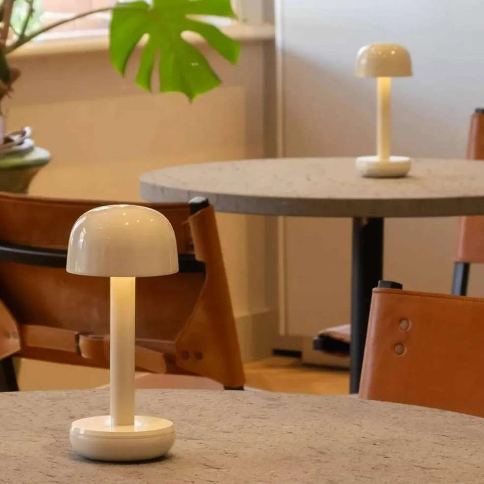 The Humble Two bordslampa, gold