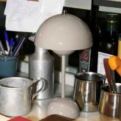 &Tradition Flowerpot VP9 bärbar lampa, mattvit