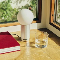 Turn On bordslampa, aluminium