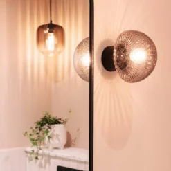 16 vägglampa, vit/krom