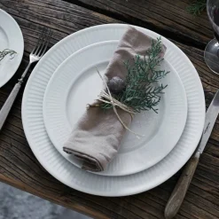Vit Plissé tallrik, Ø 26 cm.