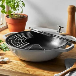 Wok i gjutjärn med glaslock 30 cm, white truffle